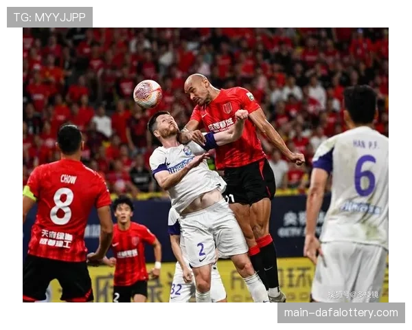 中超三强齐发力:上海海港冲击冠军,成都与申花陷入保级危机