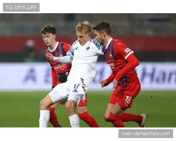 中场人盯人防守在英超流行 导致组织进攻更多选择长传